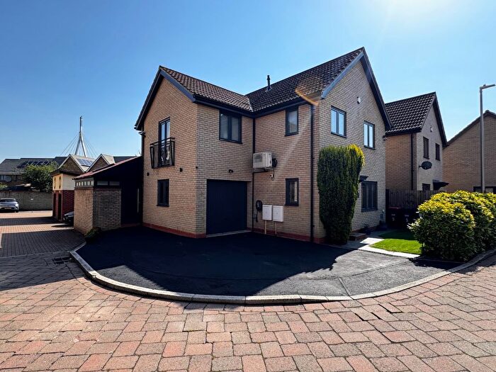 4 Bedroom Detached House For Sale In Goodrington Place, Broughton, Milton Keynes, MK10