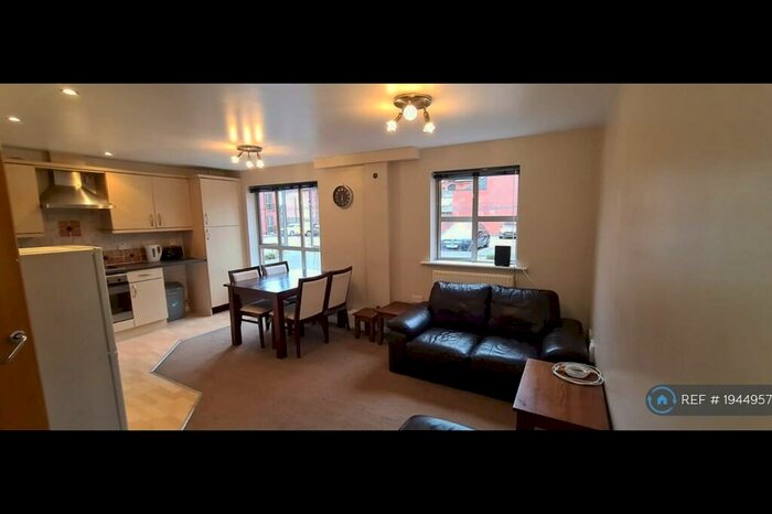 2 Bedroom Flat To Rent In Royal Victoria Court, Nottingham, NG7