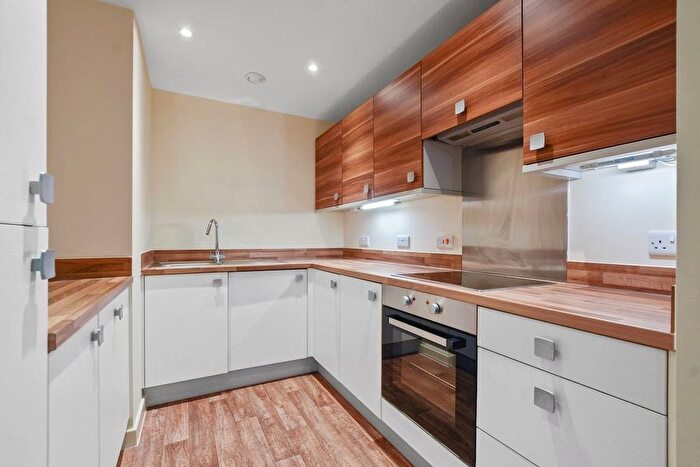 1 Bedroom Flat To Rent In Goddard Drive, Bushey, WD23