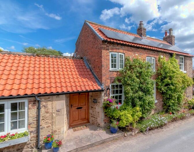 3 Bedroom Detached House For Sale In South Stainley, HG3