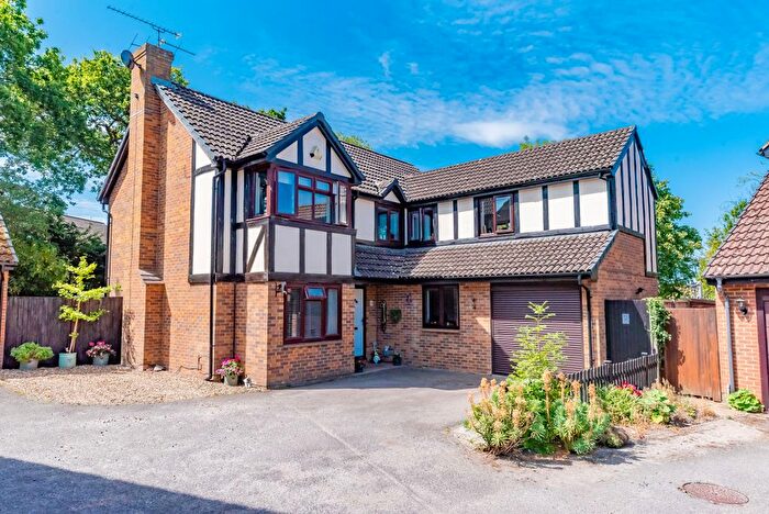 4 Bedroom Detached House For Sale In Holbeche Close, Yateley, Hampshire, GU46