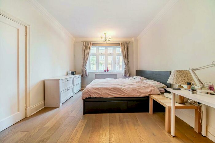 2 Bedroom Flat To Rent In Hall Road, St John's Wood, London, NW8