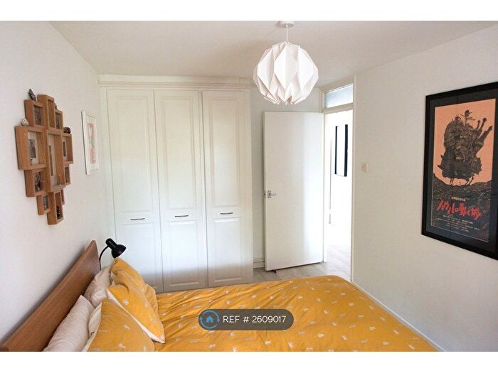 1 Bedroom Flat To Rent In Mile End Road, London, E1
