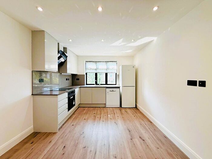 3 Bedroom Maisonette To Rent In Hunters Grove, Harrow, HA3