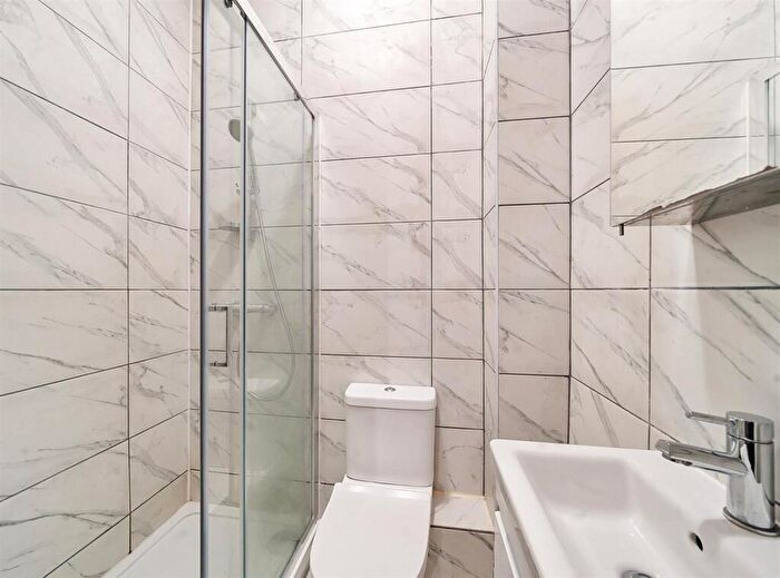 2 Bedroom Flat For Sale In Charteris Road, London, NW6