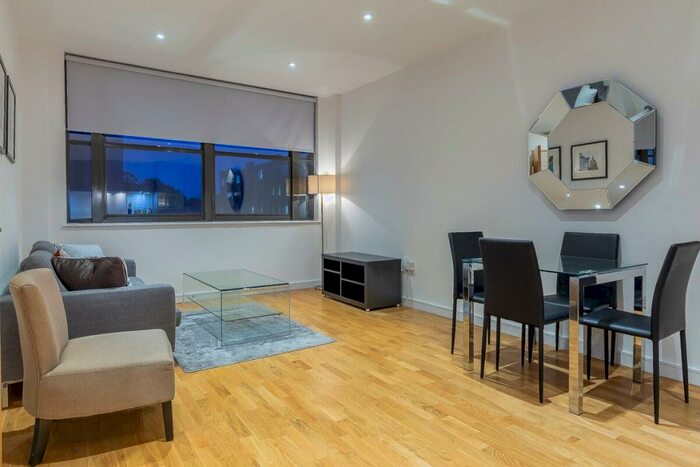 2 Bedroom Flat To Rent In Scimitar House, Eastern Road, Romford, Essex, RM1