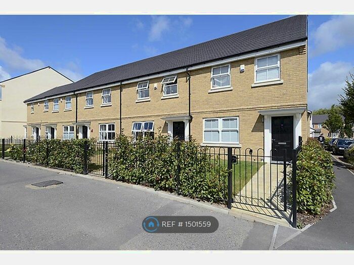 3 Bedroom End Of Terrace House To Rent In Autumn Way, West Drayton, UB7