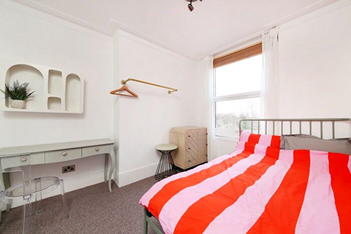 3 Bedroom Flat To Rent In Brixton Hill, Brixton Hill, SW2