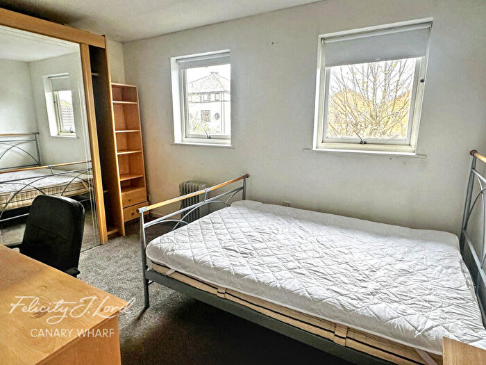 2 Bedroom Apartment To Rent In Taeping Street, London, E14