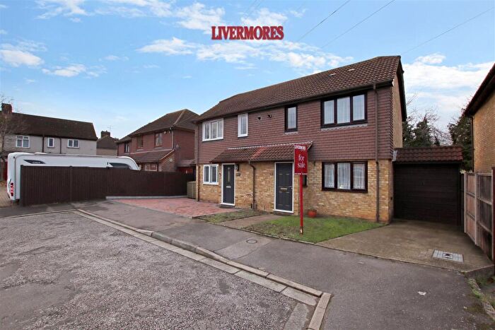 2 Bedroom Semi-Detached House For Sale In Wayville Road, Dartford, Kent, DA1