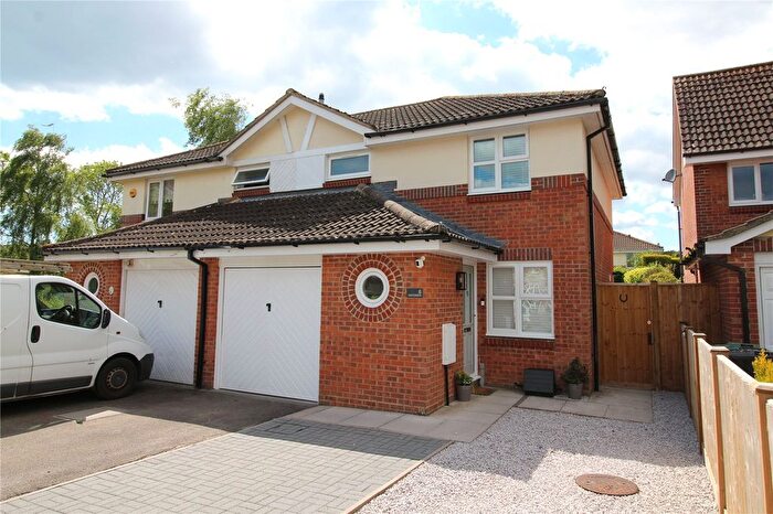 3 Bedroom Detached House For Sale In Fawn Gardens, New Milton, Hampshire, BH25