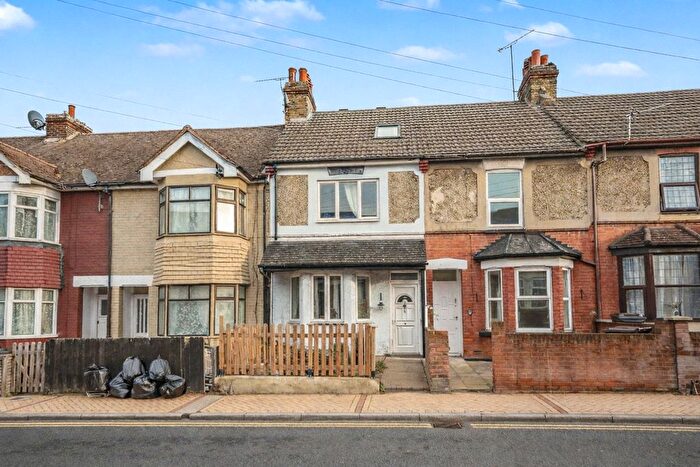 4 Bedroom Terraced House For Sale In Luton High Street, Chatham, Kent, ME5