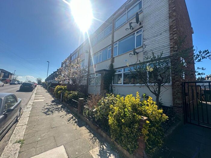 Studio To Rent In Fairlawn Park London, SE26