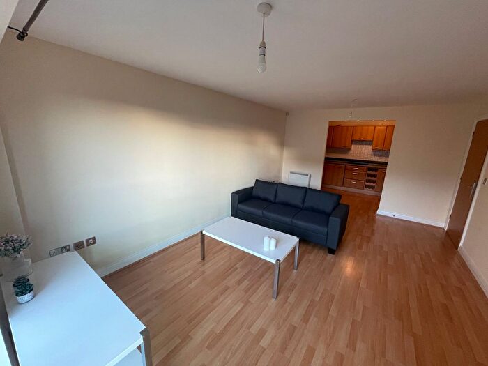 2 Bedroom Flat To Rent In Westfield Terrace, Sheffield, South Yorkshire, S1