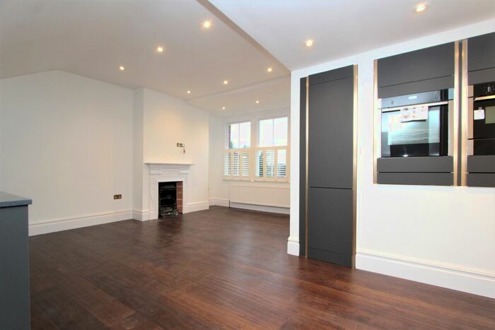 2 Bedroom Flat To Rent In Rosebery Road, London, N10