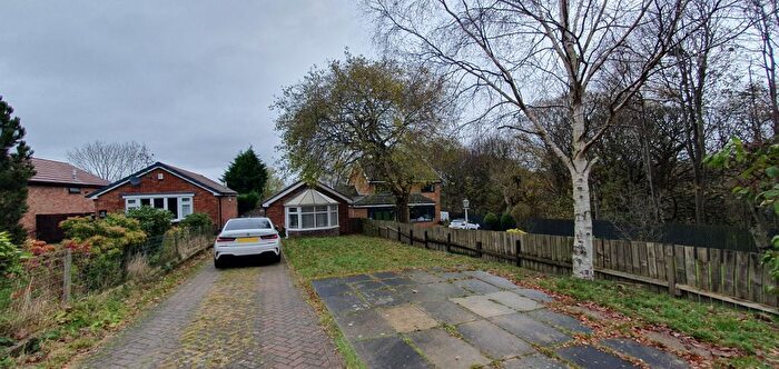 3 Bedroom Bungalow For Sale In Hunters Park Avenue, Bradford, BD14