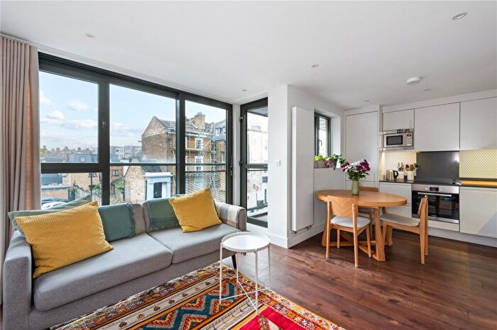 2 Bedroom Apartment For Sale In Aden Grove, London, N16