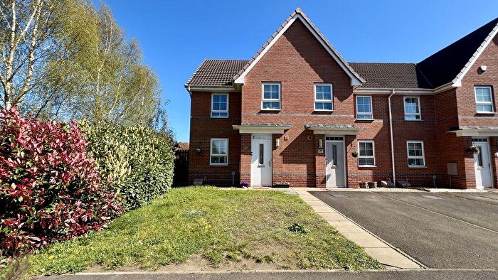 3 Bedroom End Of Terrace House For Sale In Harrier Close, Scunthorpe, DN16