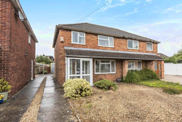 3 Bedroom Semi-Detached House To Rent In Kidlington, Oxfordshire, OX5