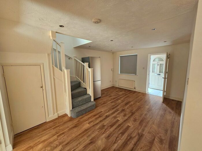 4 Bedroom Property To Rent In Brendon Grove, London, N2