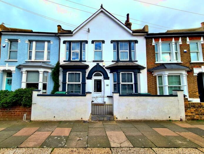 3 Bedroom Flat To Rent In Harringay Road, Haringey, N15
