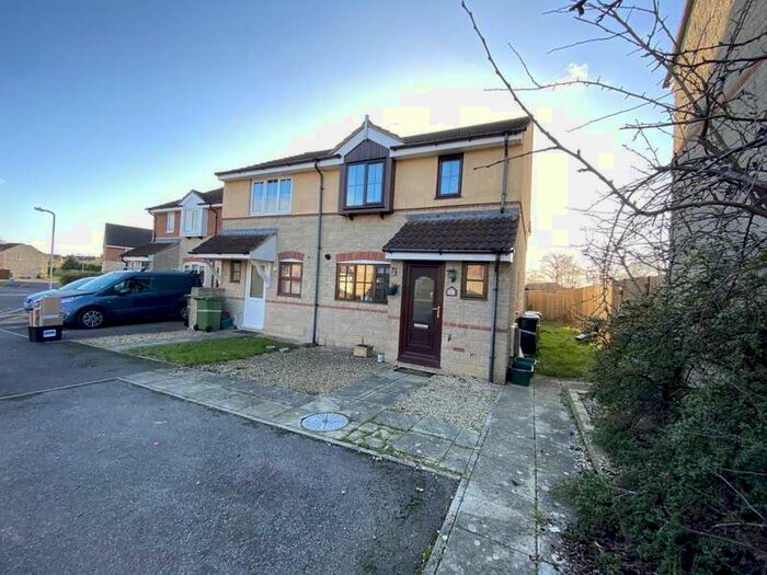 3 Bedroom House To Rent In Wedmore Close, Frome, Somerset, BA11