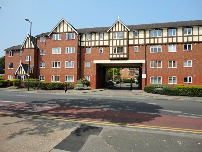 2 Bedroom Flat To Rent In Richens Close, Hounslow, TW3