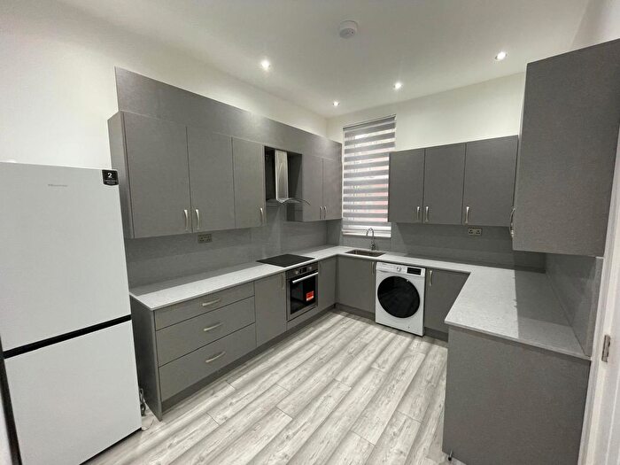 2 Bedroom Flat To Rent In The Broadway, Southall, UB1