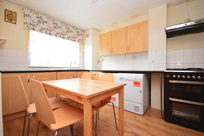 2 Bedroom Flat To Rent In Glengall Grove, Canary Wharf, E14