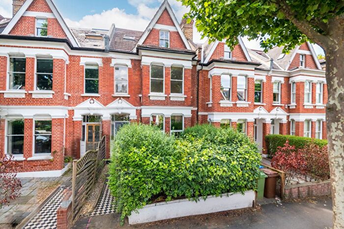 4 Bedroom Flat For Sale In Beckwith Road, London, SE24