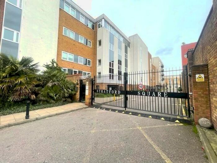 2 Bedroom Apartment To Rent In Zero Deposit Option, Stone Court, Stratford, E15