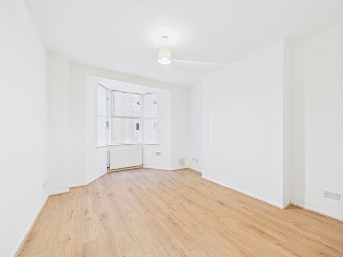 1 Bedroom Flat To Rent In Corfield Street, Bethnal Green, E2
