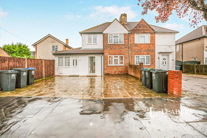 House To Rent In Overbury Crescent, New Addington, CR0