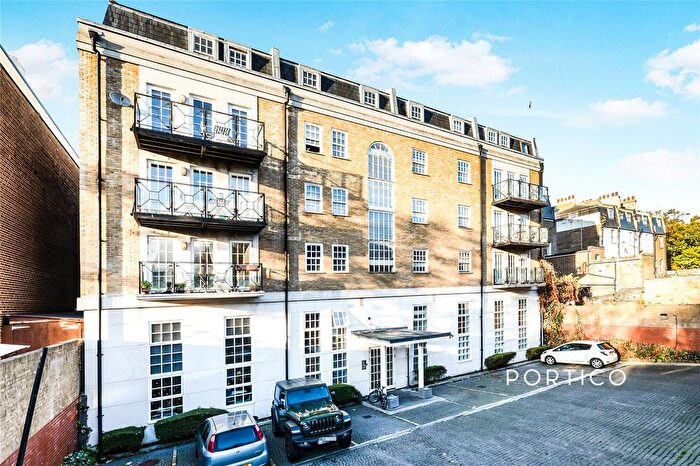 2 Bedroom Flat To Rent In Hanover Place, London, E3