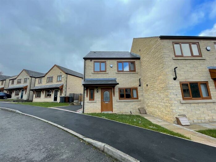 3 Bedroom Semi-Detached House To Rent In Hazelwood Close, Hadfield, Glossop, SK13
