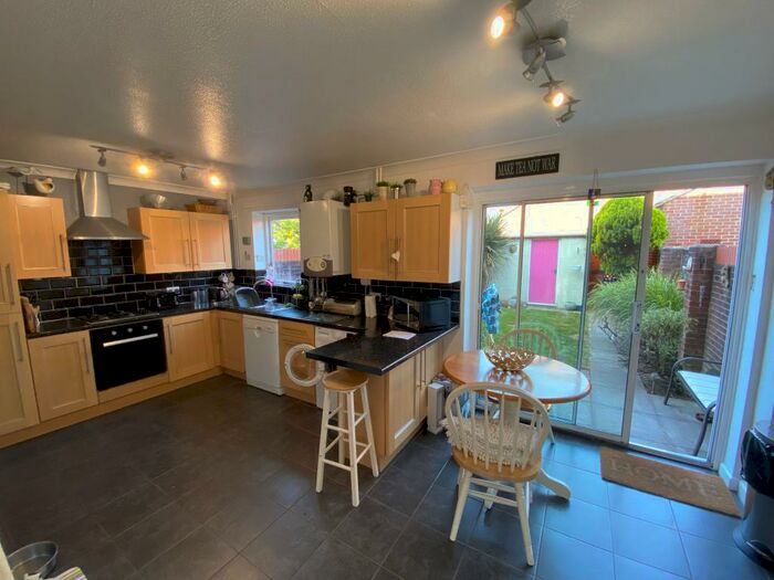 4 Bedroom House To Rent In Feltons Place, Portsmouth, PO3