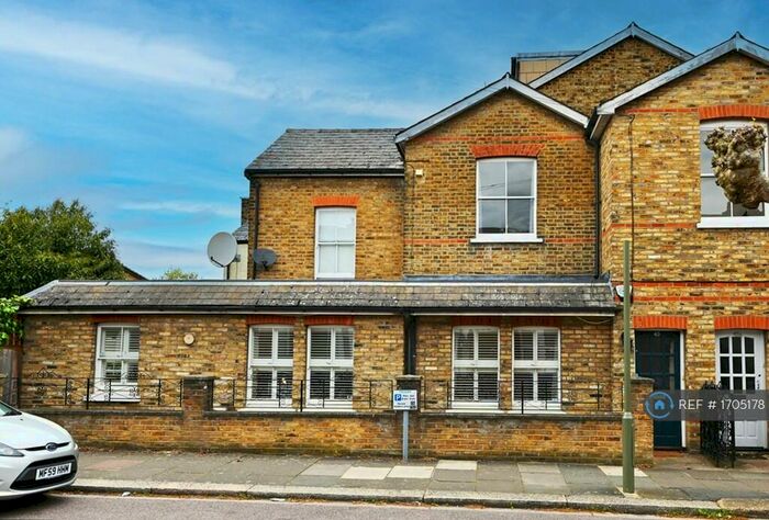 3 Bedroom Maisonette To Rent In Churchfield Avenue, London, N12