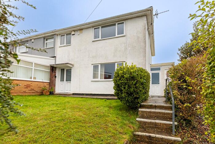 3 Bedroom Semi Detached House For Sale In Cae'r Gwerlas, Tonyrefail, Porth, CF39