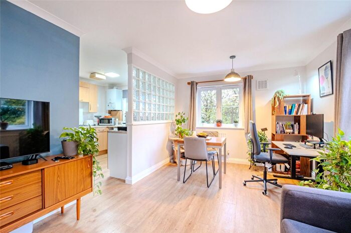 2 Bedroom Flat For Sale In Leigham Court Road, London, SW16
