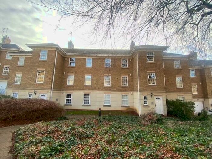 2 Bedroom Apartment To Rent In Scholars Court, NN1