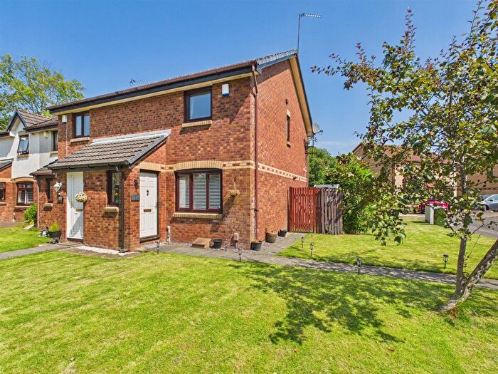3 Bedroom End Of Terrace House For Sale In Castle Gardens, Paisley, PA2