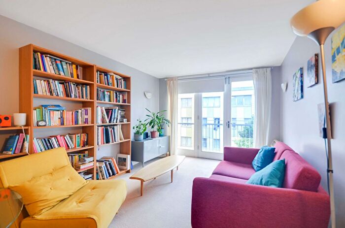 2 Bedroom Flat For Sale In Lower Clapton Road, London, E5