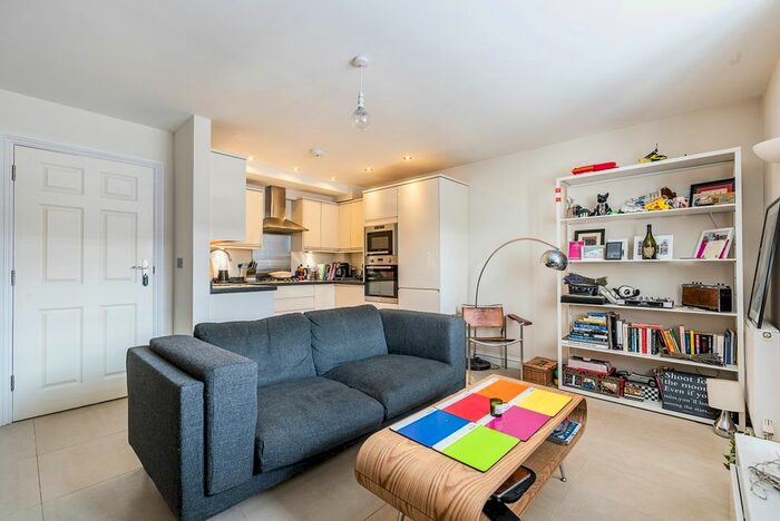 1 Bedroom Flat To Rent In Kings Avenue, London, SW4