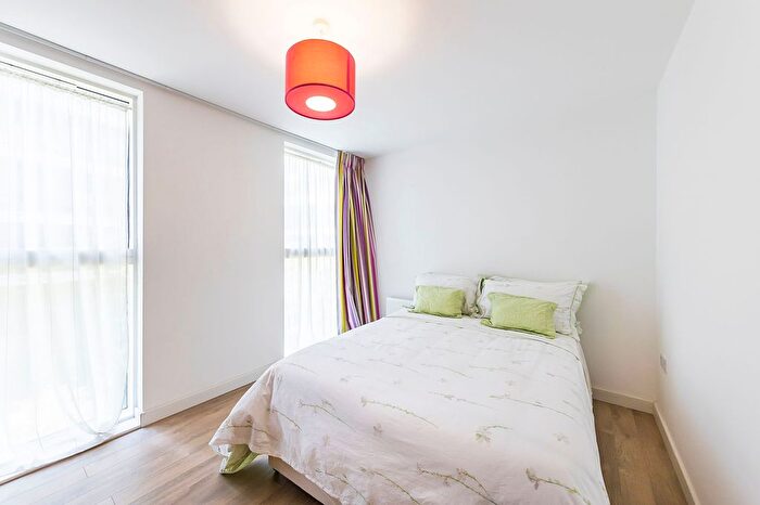 1 Bedroom Flat To Rent In Dance Square, London, EC1V