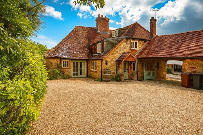 4 Bedroom Link Detached House For Sale In North Street, Rogate, Petersfield, West Sussex, GU31