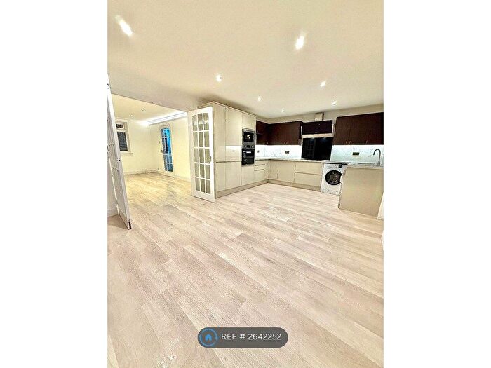 3 Bedroom Terraced House To Rent In Ravenswood Rise, Livingston, EH54