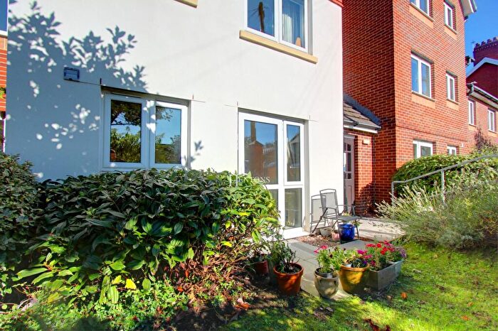 1 Bedroom Retirement Property For Sale In Cedar Court, Fidlas Road, Llanishen, Cardiff, CF14
