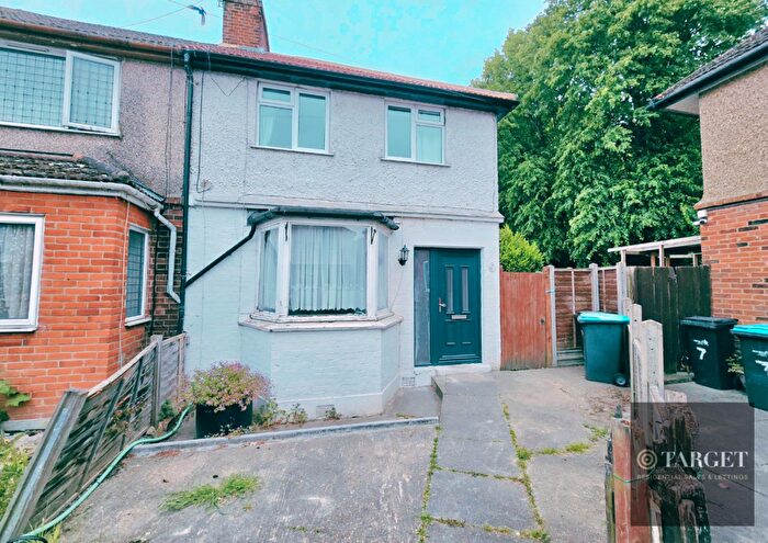 4 Bedroom Semi-Detached House To Rent In Edington Road, Enfield, EN3