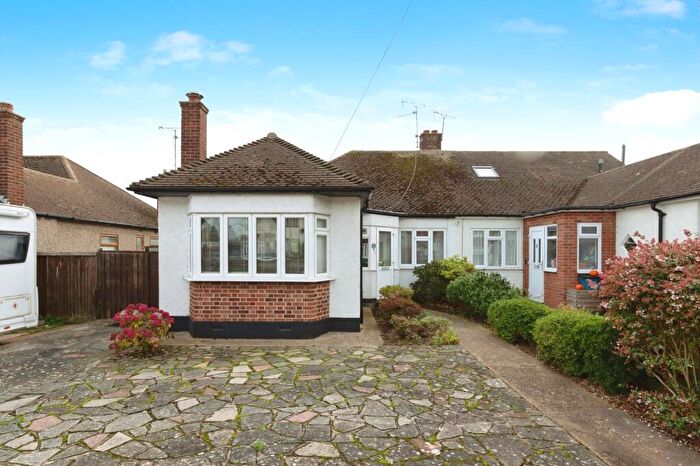 2 Bedroom Bungalow For Sale In Poynings Avenue, Southend-on-Sea, Essex, SS2