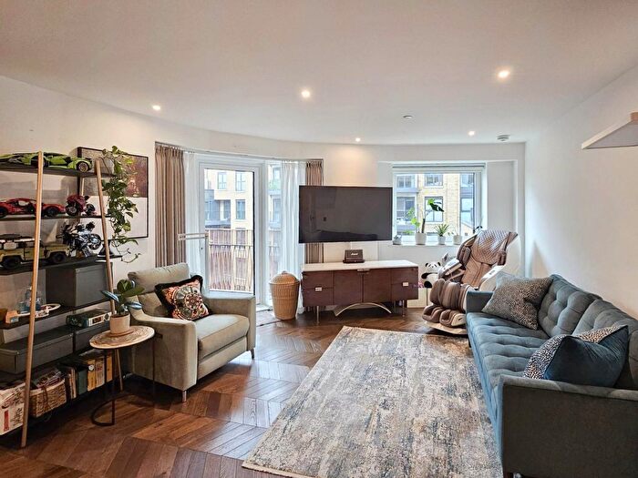 3 Bedroom Flat For Sale In Brook Street, Kingston Upon Thames, KT1